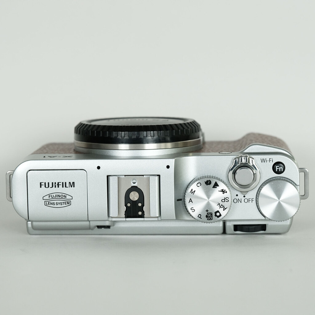 FUJIFILM X-A1 ボディ ブラウン