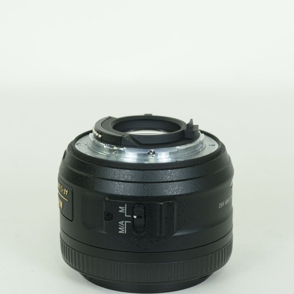 Nikon AF-S DX NIKKOR 35mm f/1.8G Nikon AF-S DX NIKKOR 35mm f/1.8G