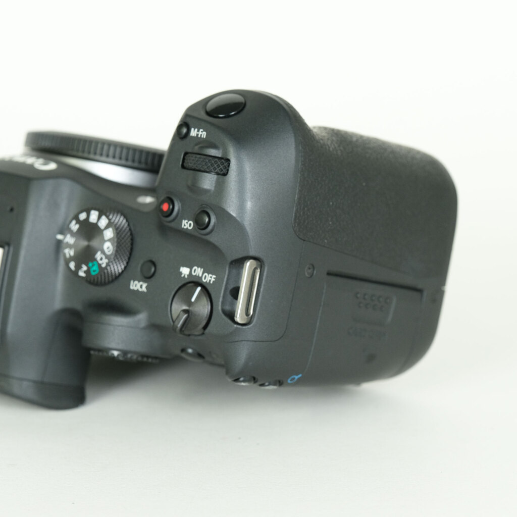 Canon EOS R7 Canon EOS R7