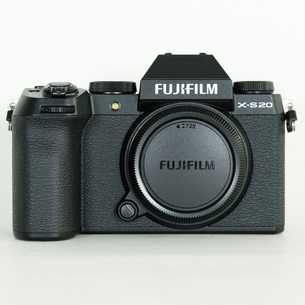 FUJIFILM X-S20