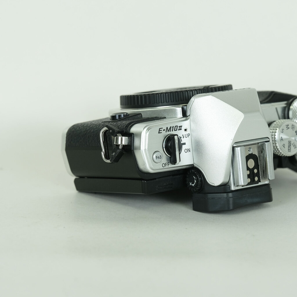 OLYMPUS OM-D E-M10 Mark II