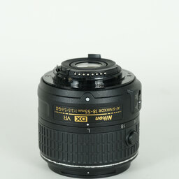 Nikon AF-S DX NIKKOR 18-55mm f3.5-5.6G VR II Nikon AF-S DX NIKKOR 18-55mm f3.5-5.6G VR II