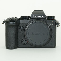 Panasonic LUMIX DC-S5