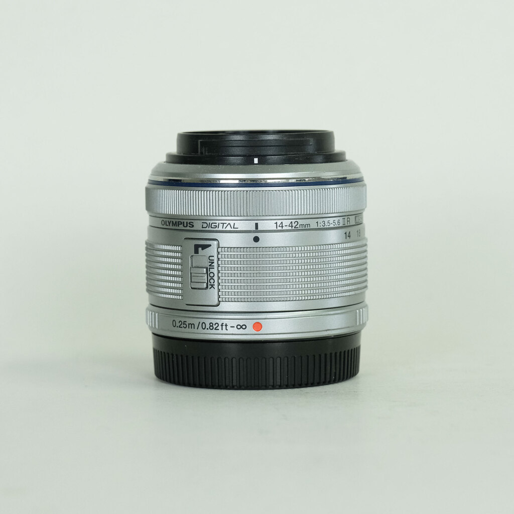 OLYMPUS M.ZUIKO DIGITAL 14-42mm F3.5-5.6IIR シルバー