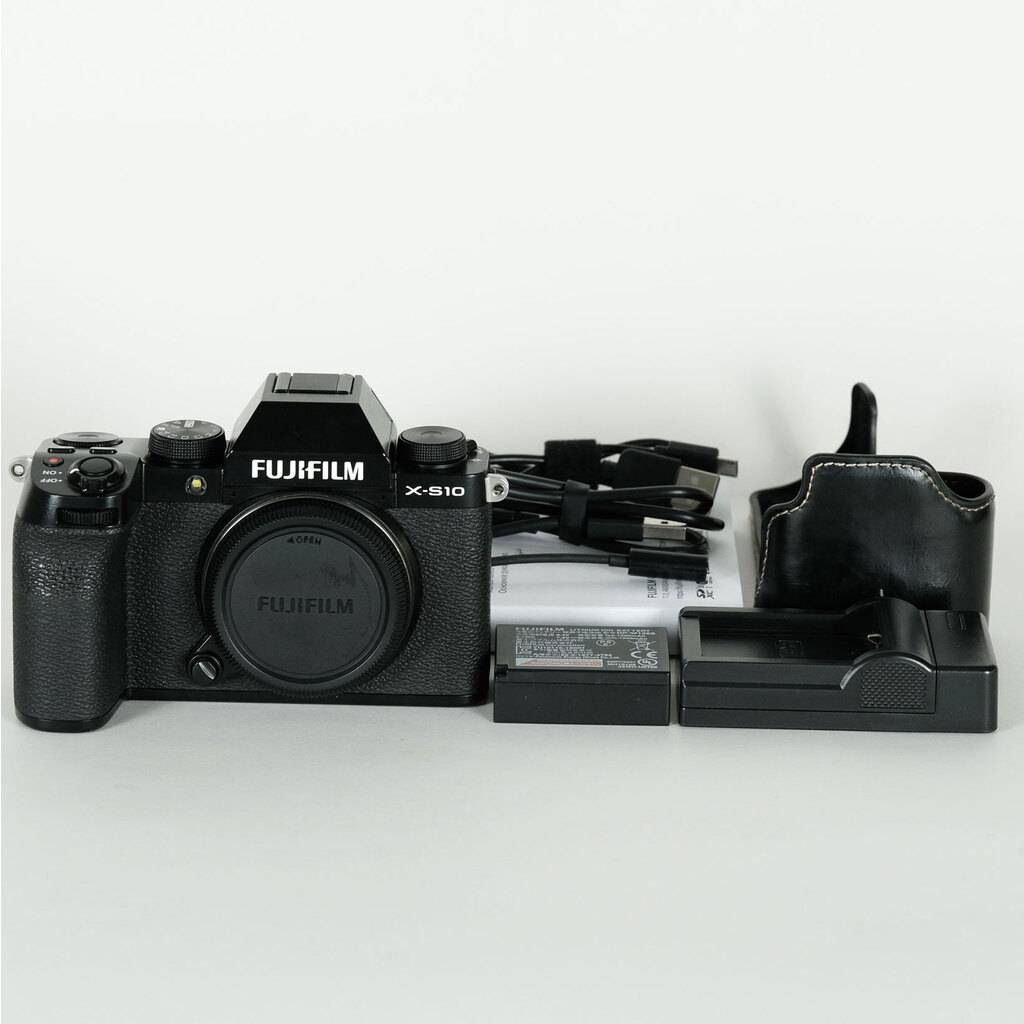 FUJIFILM X-S10