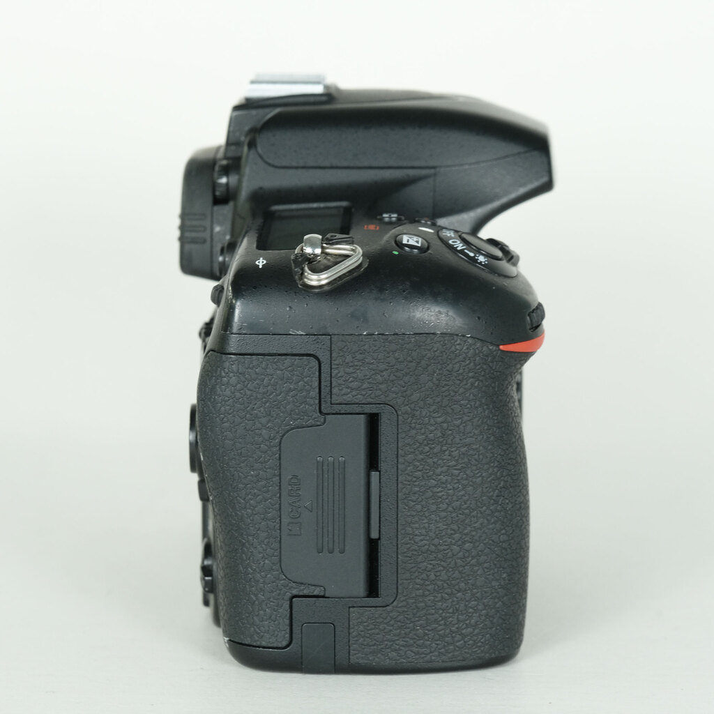Nikon D750 [�{�f�B]