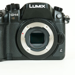 Panasonic LUMIX DMC-GH4