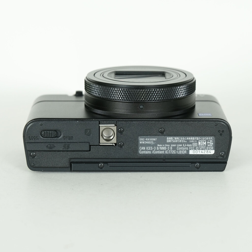 SONY Cyber-shot DSC-RX100M7
