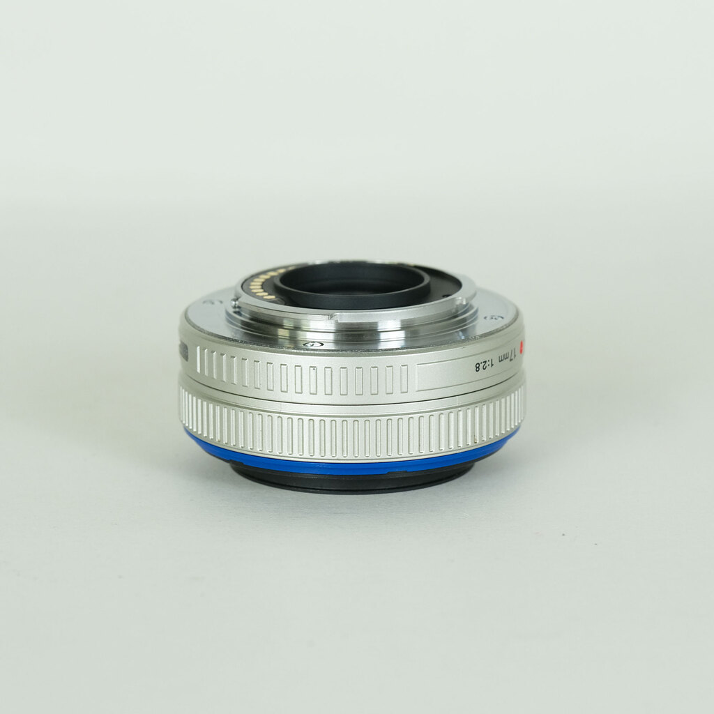 OLYMPUS M.ZUIKO DIGITAL 17mm F2.8 シルバー