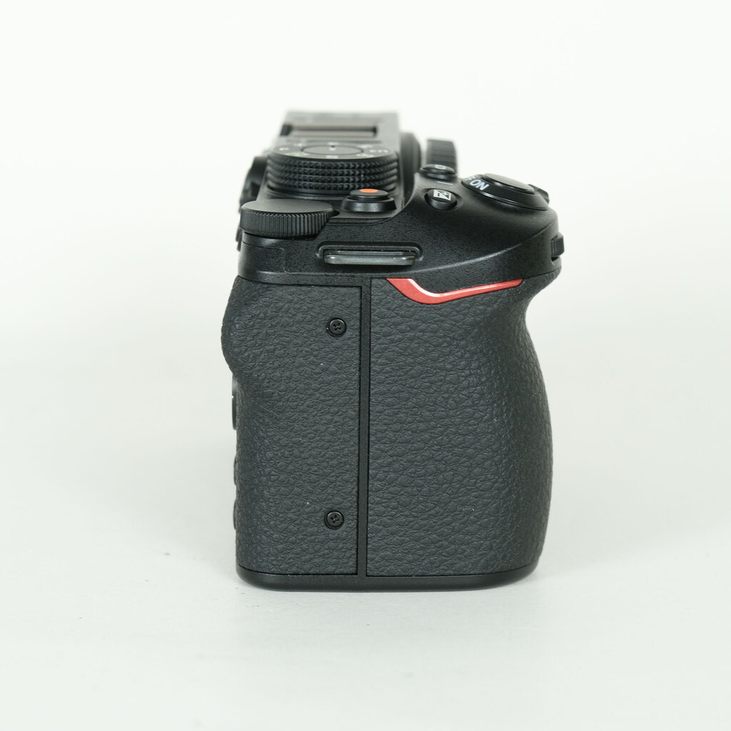 Nikon Z30 [�{�f�B]