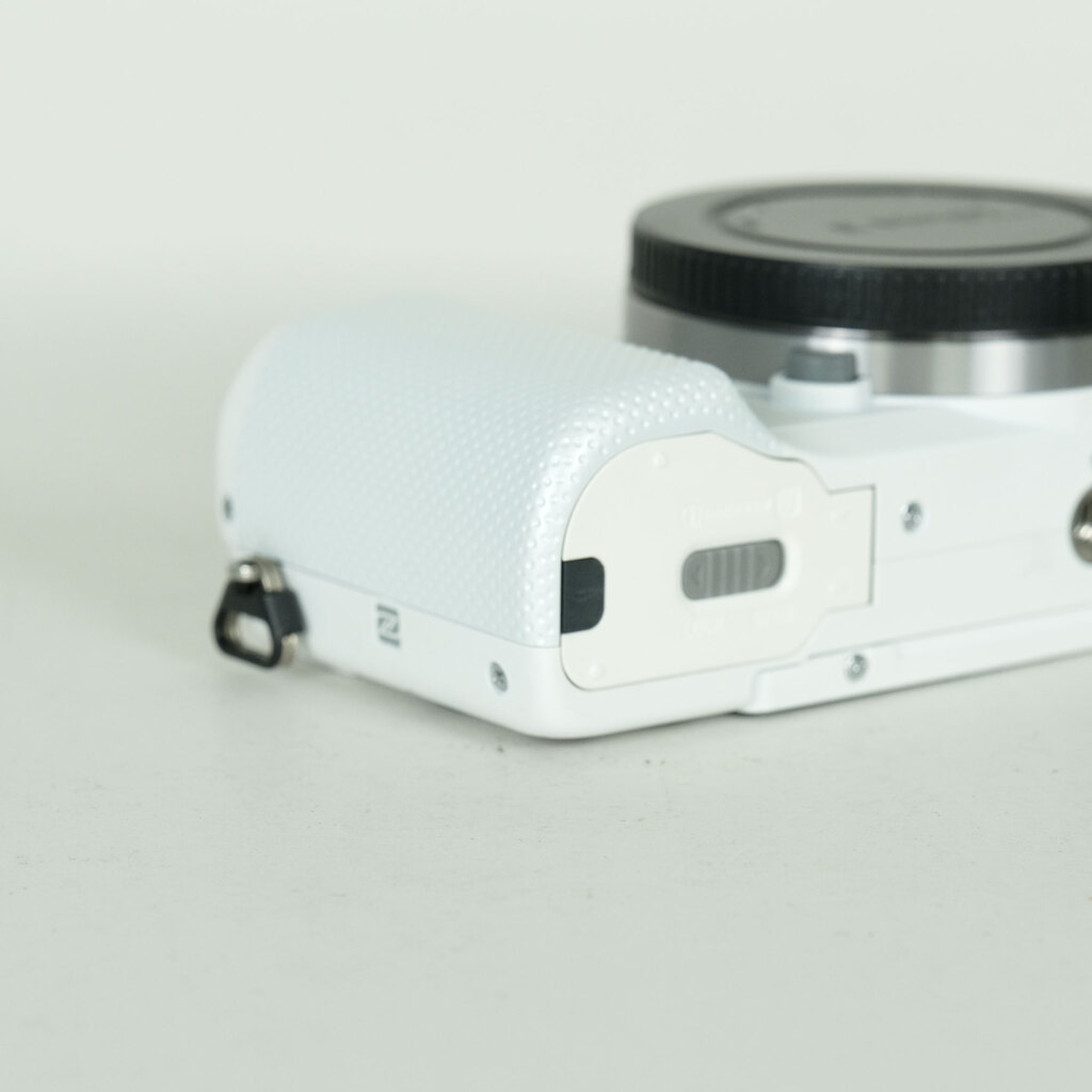 SONY α5000（ILCE-5000）の出品 | ONE SCENE（ワンシーン）