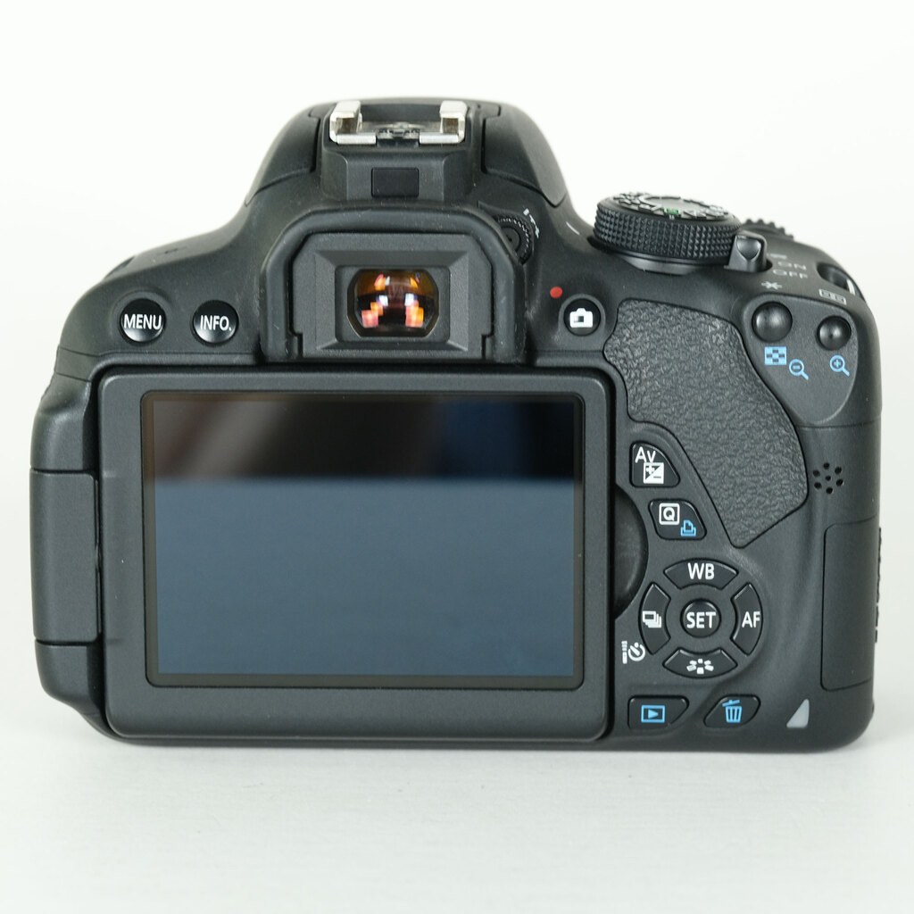 Canon EOS Kiss X7i