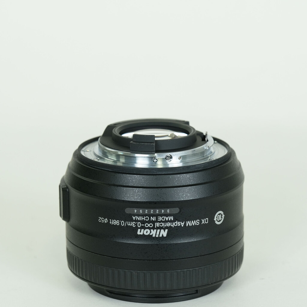 Nikon AF-S DX NIKKOR 35mm f/1.8G Nikon AF-S DX NIKKOR 35mm f/1.8G