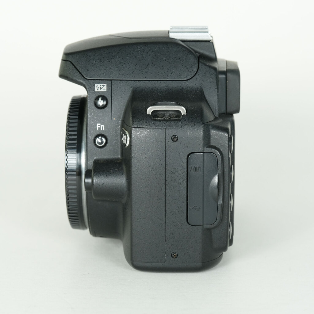 Nikon D40 ブラックボディの出品 | ONE SCENE（ワンシーン）
