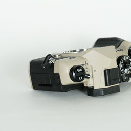 OM SYSTEM OM-5 Mark II ボディ サンドベージュ