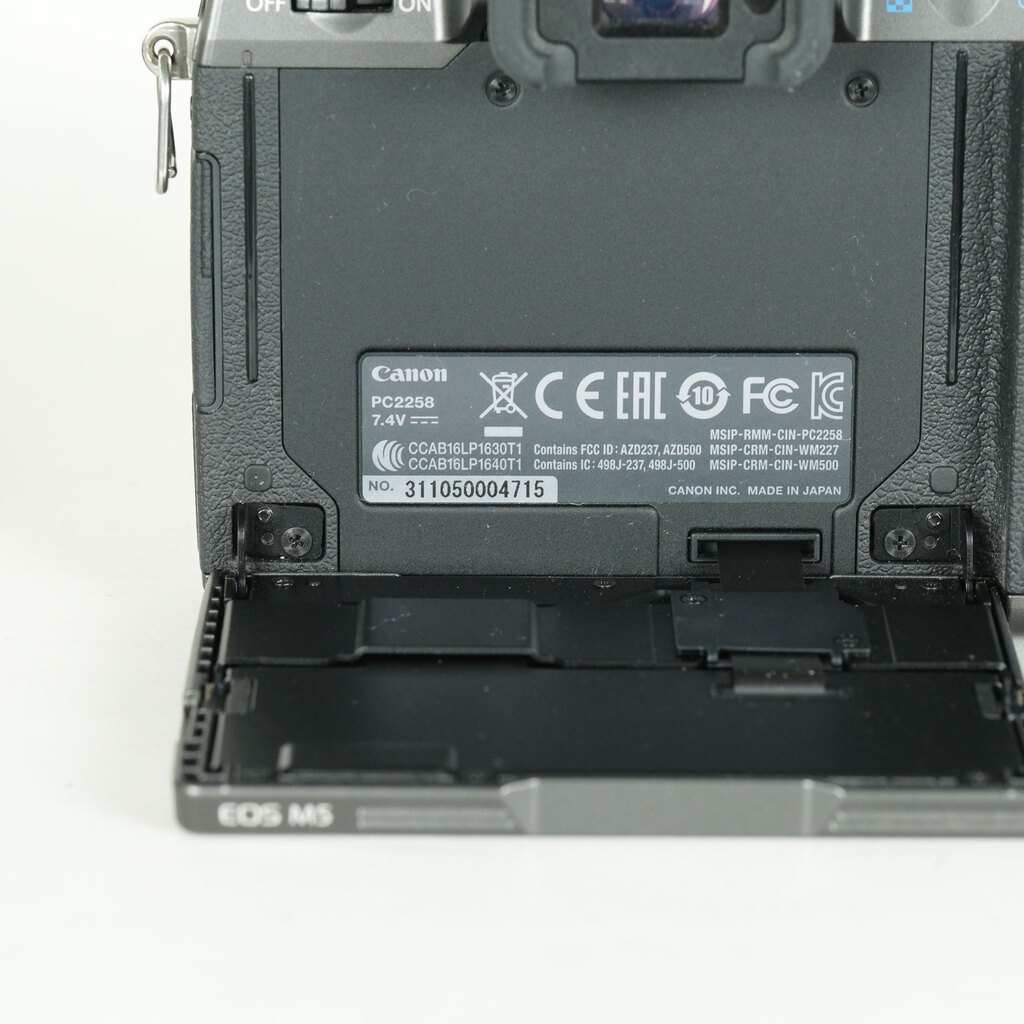 Canon EOS M5
