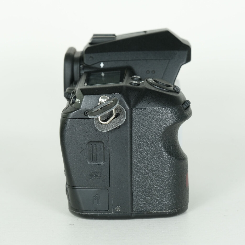 PENTAX K-3 II �{�f�B