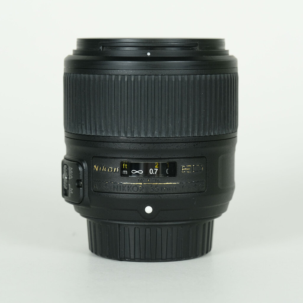 Nikon AF-S NIKKOR 35mm f/1.8G ED Nikon AF-S NIKKOR 35mm f/1.8G ED