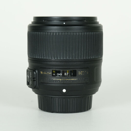 Nikon AF-S NIKKOR 35mm f/1.8G ED Nikon AF-S NIKKOR 35mm f/1.8G ED