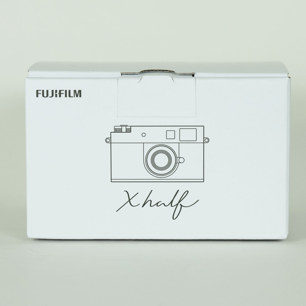 FUJIFILM X half X-HF1