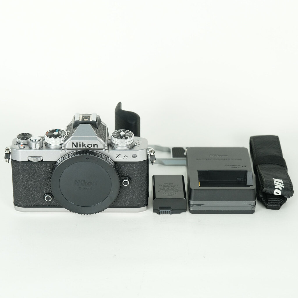 Nikon Z fcの出品 | ONE SCENE（ワンシーン）
