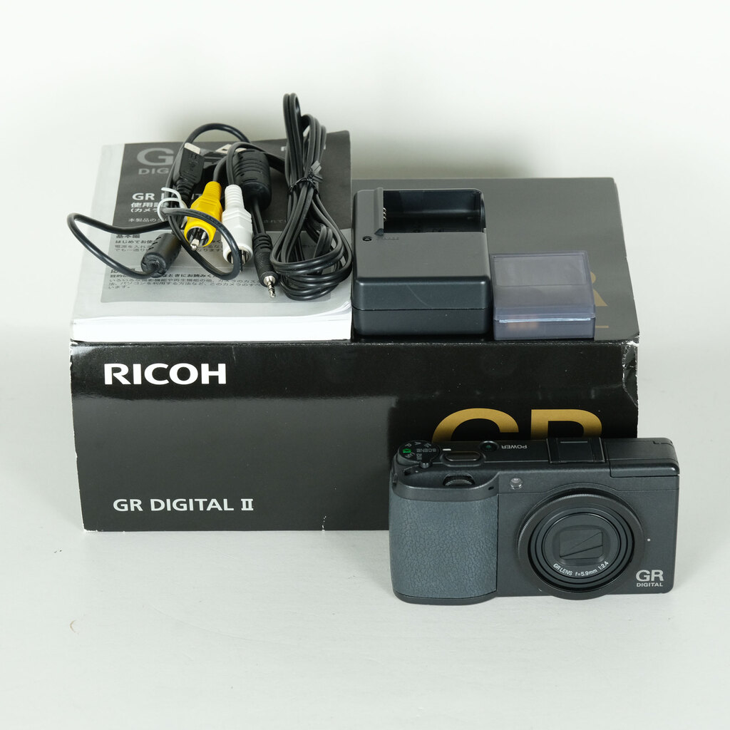RICOH GR DIGITAL IIの出品 | ONE SCENE（ワンシーン）