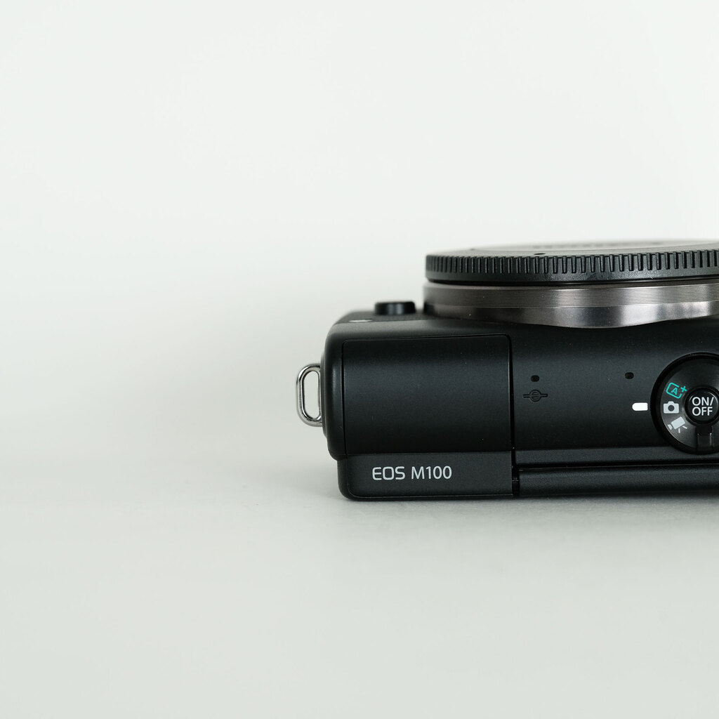 Canon EOS M100 Canon EOS M100