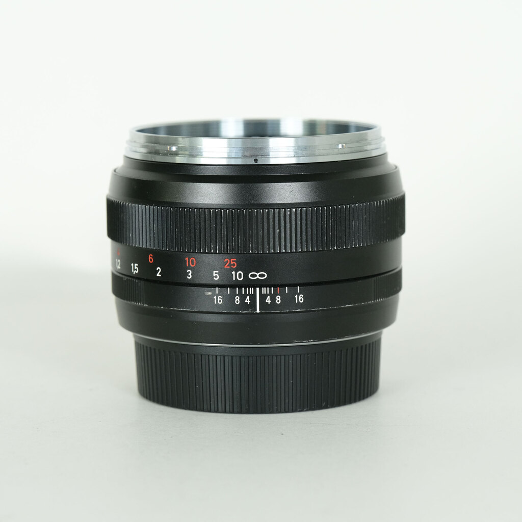 Carl Zeiss Planar T* 50mm F1.4 ZE [�L���m��EF�p]