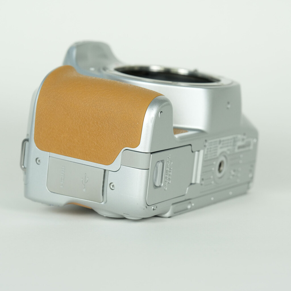 Canon EOS Kiss X9 ボディ シルバーの出品 | ONE SCENE（ワンシーン）
