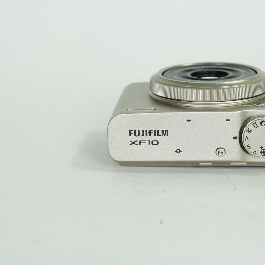 FUJIFILM XF10 シャンパンゴールド