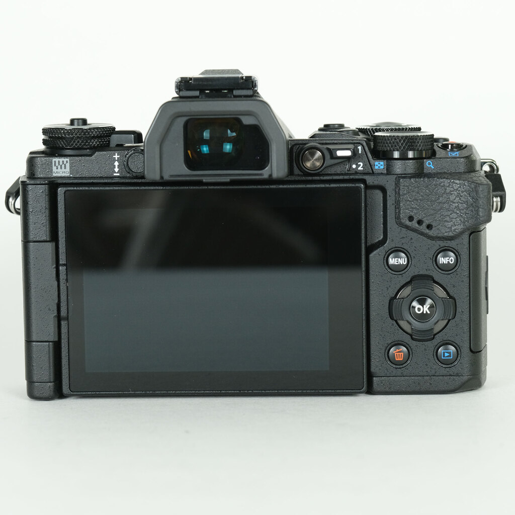 OLYMPUS OM-D E-M5 Mark II