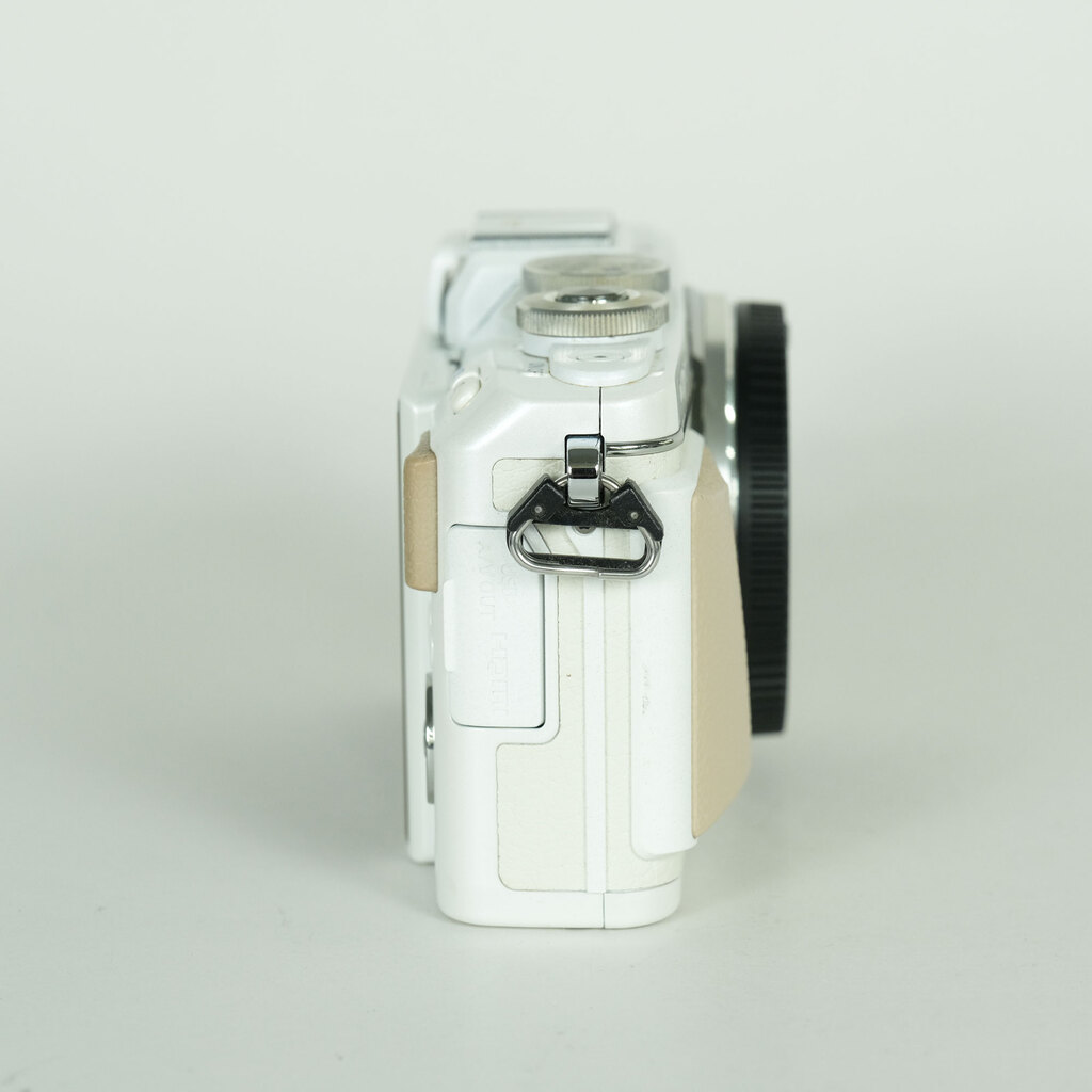 OLYMPUS PEN Lite E-PL7 ボディ ホワイト OLYMPUS PEN Lite E-PL7 ボディ ホワイト