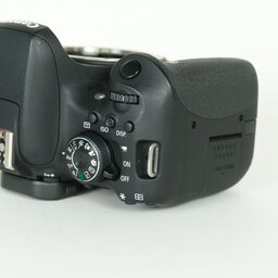 Canon EOS Kiss X8i