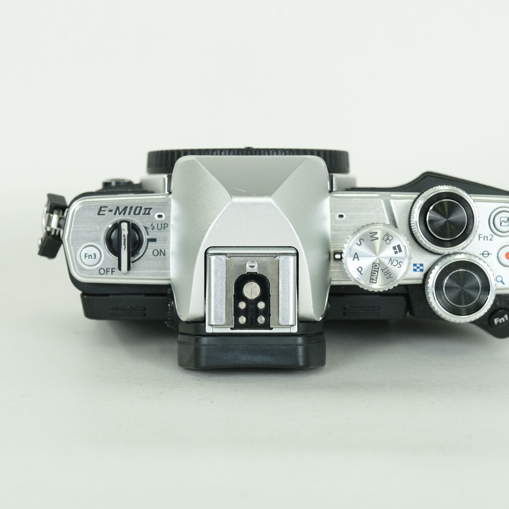 OLYMPUS OM-D E-M10 Mark II