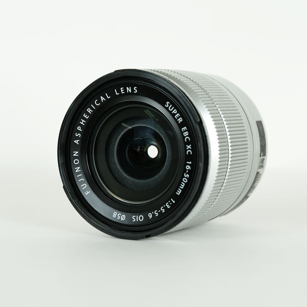 FUJIFILM フジノン XC16-50mm F3.5-5.6 OIS シルバー FUJIFILM フジノン XC16-50mm F3.5-5.6 OIS シルバー