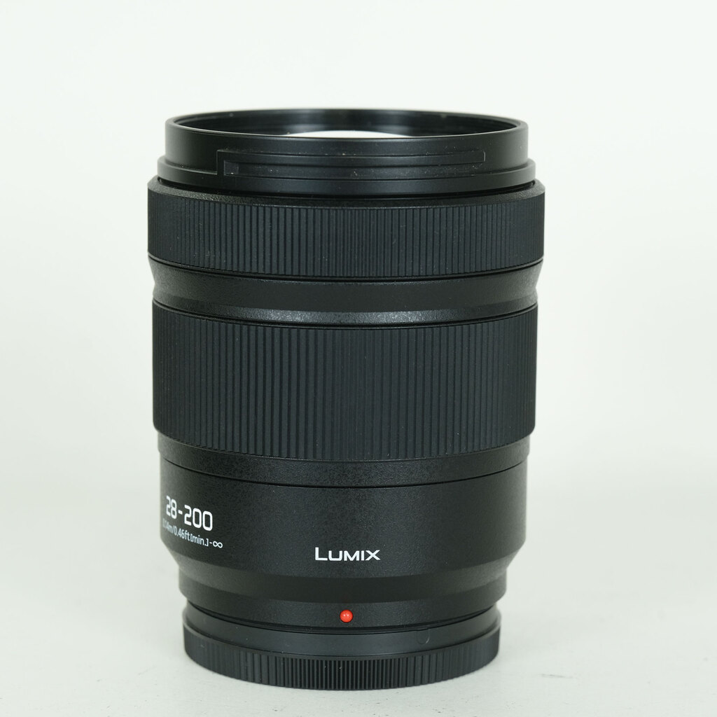 Panasonic LUMIX S 28-200mm F4-7.1 MACRO O.I.S. Panasonic LUMIX S 28-200mm F4-7.1 MACRO O.I.S.