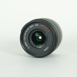 Panasonic LUMIX G 14-42mm F3.5-5.6 ASPH. MEGA O.I.S. H-FS014042 Panasonic LUMIX G 14-42mm F3.5-5.6 ASPH. MEGA O.I.S. H-FS014042