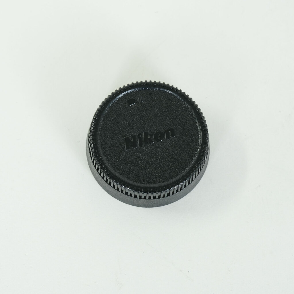 Nikon AF-S DX VR Zoom-Nikkor 18-200mm F3.5-5.6G IF-ED Nikon AF-S DX VR Zoom-Nikkor 18-200mm F3.5-5.6G IF-ED