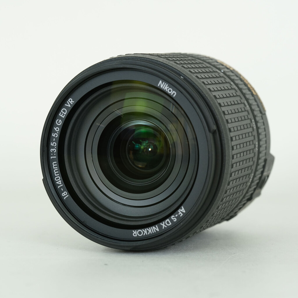 Nikon AF-S DX NIKKOR 18-140mm F3.5-5.6G ED VR Nikon AF-S DX NIKKOR 18-140mm F3.5-5.6G ED VR