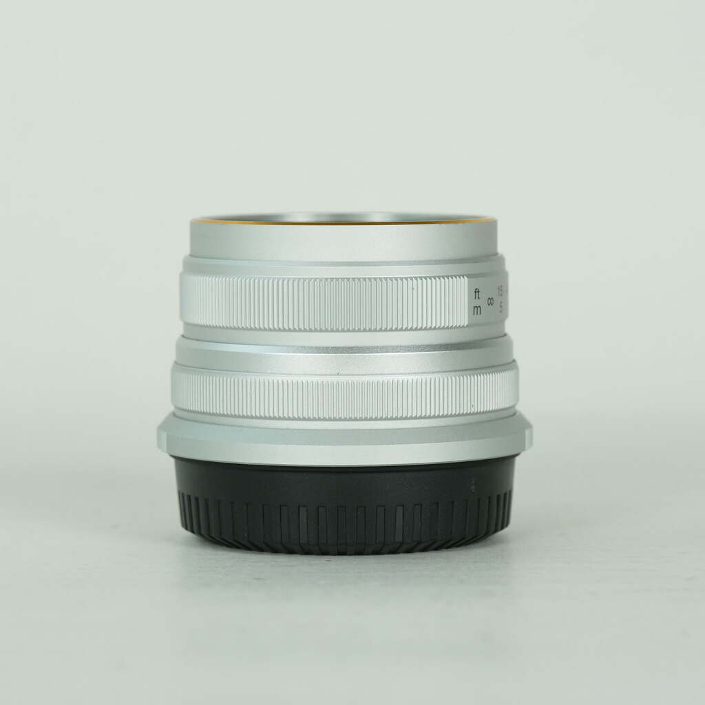 七工匠 7artisans 25mm F1.8 (フジフイルムX用) シルバーの出品 | ONE