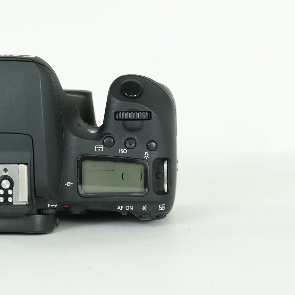 Canon EOS 9000D