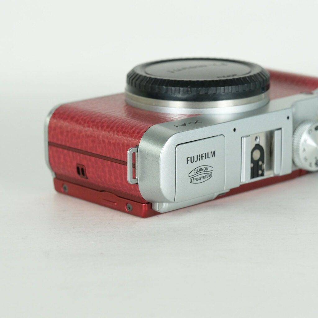 FUJIFILM X-A1 ボディ レッドの出品 | ONE SCENE（ワンシーン）