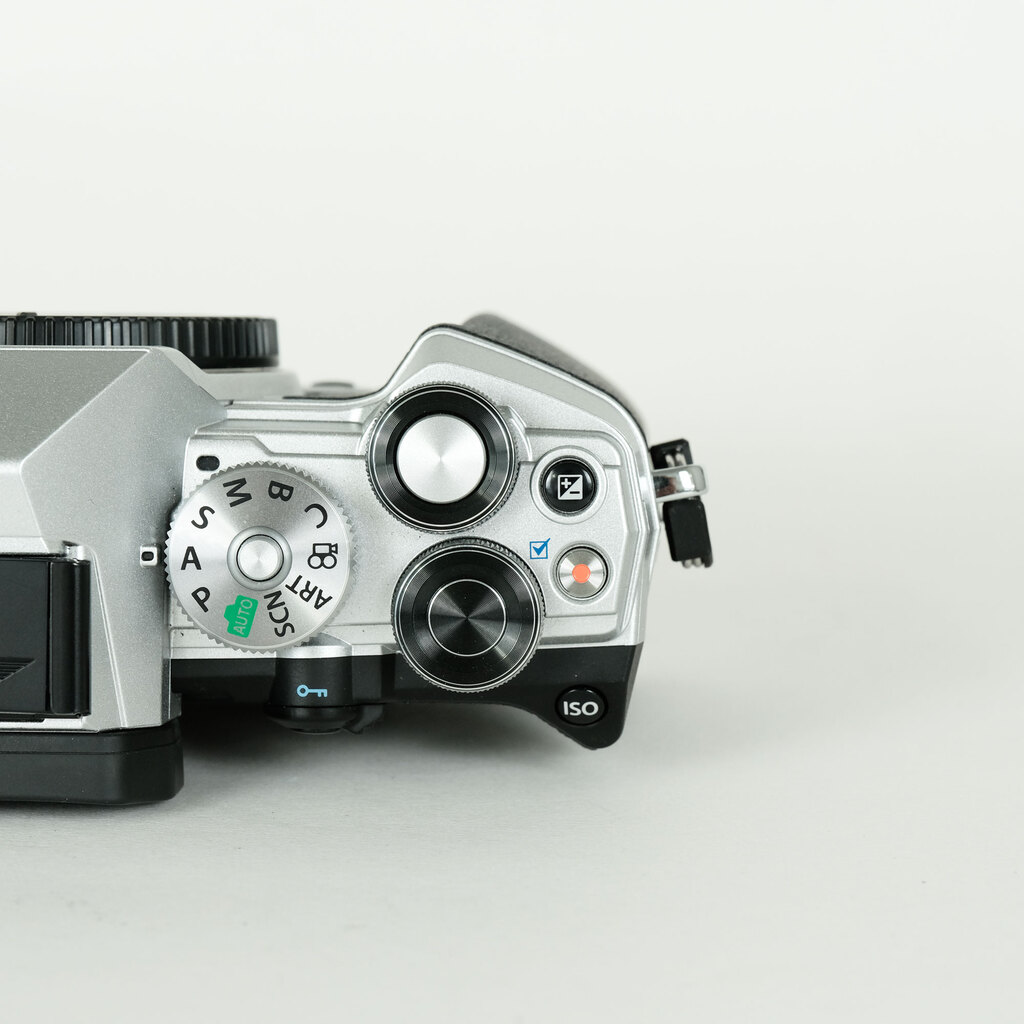 OLYMPUS OM-D E-M5 Mark III