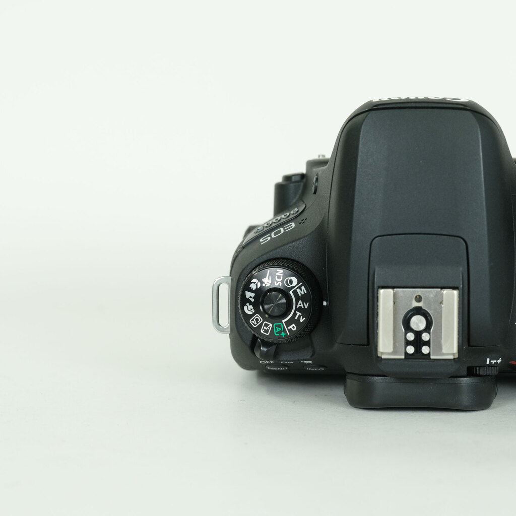 Canon EOS 9000D Canon EOS 9000D