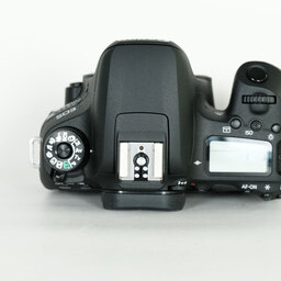 Canon EOS 9000D