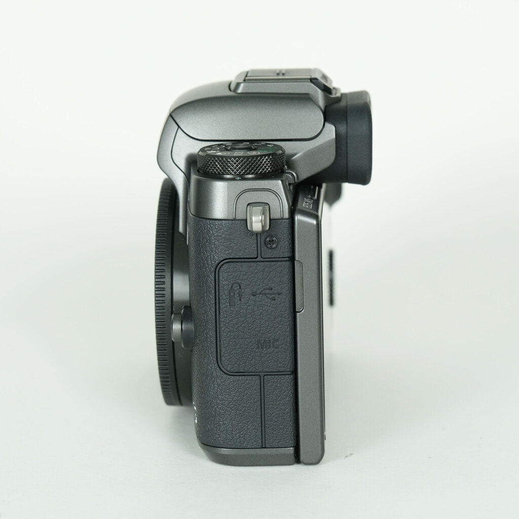Canon EOS M5 [�{�f�B]