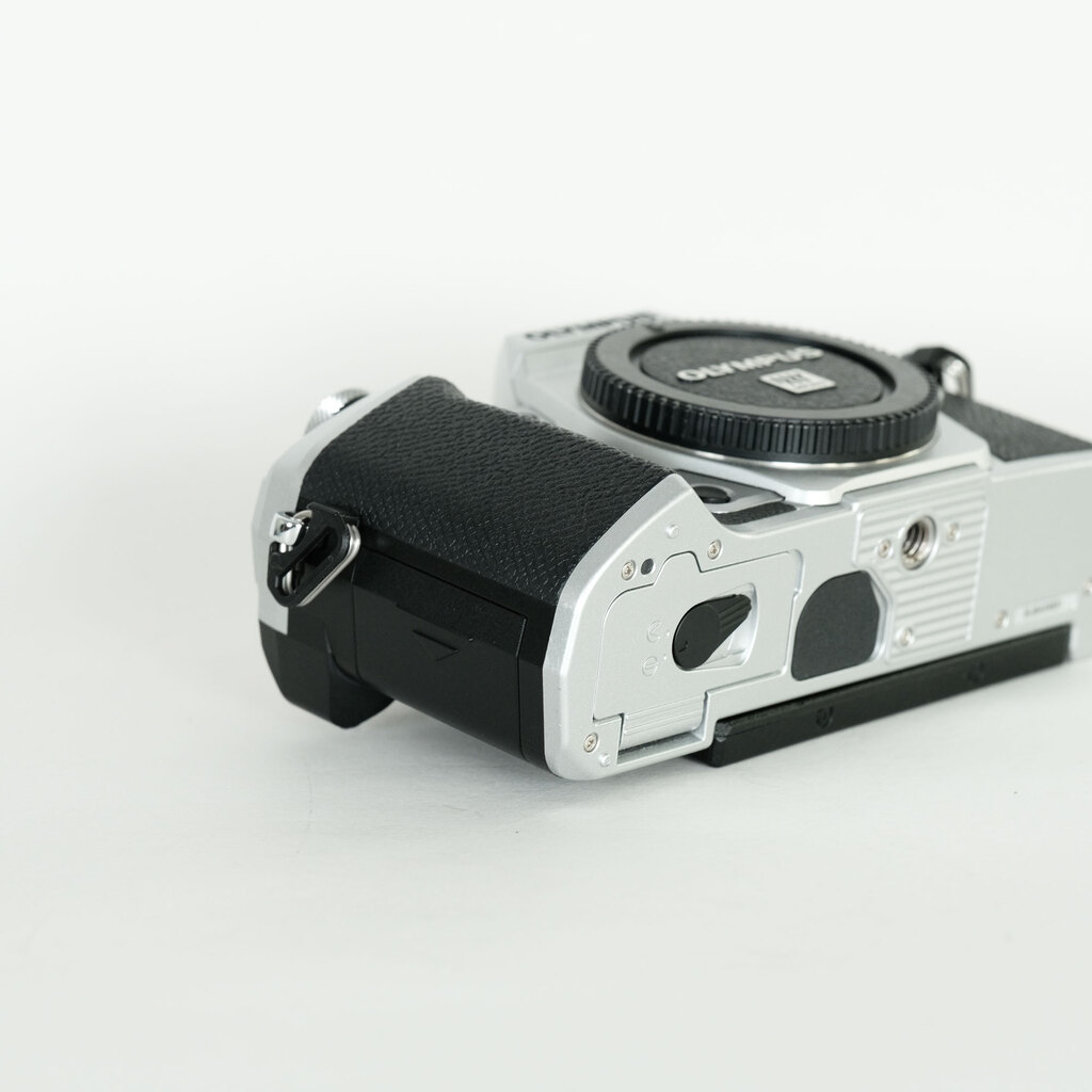 OLYMPUS OM-D E-M5 Mark III