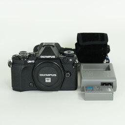 OLYMPUS OM-D E-M5 Mark II