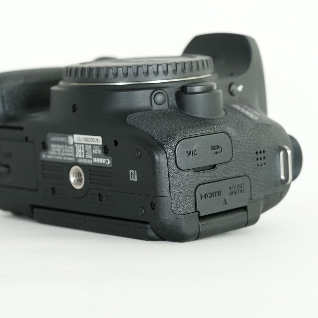 Canon EOS 8000D Canon EOS 8000D