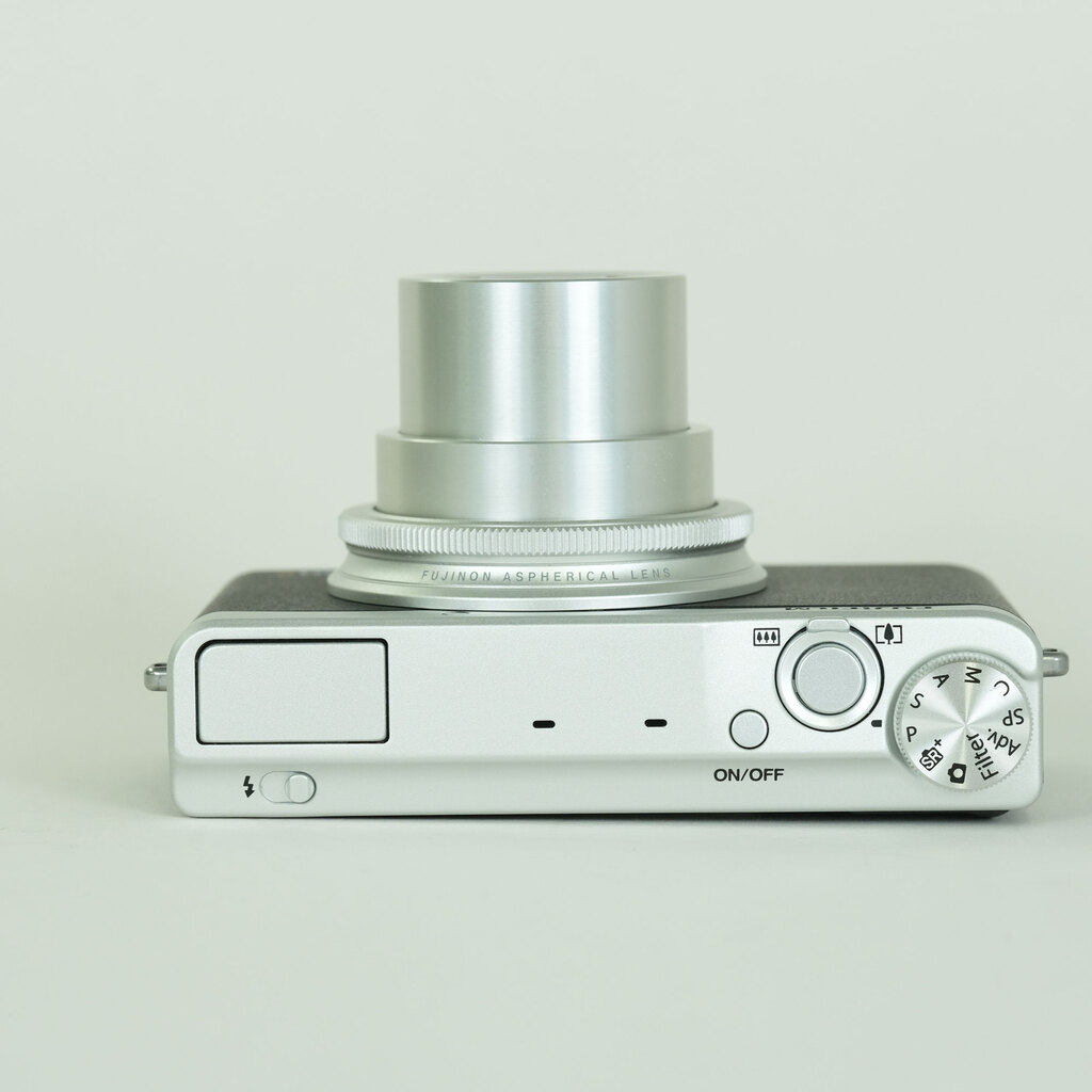 FUJIFILM XQ2 シルバー
